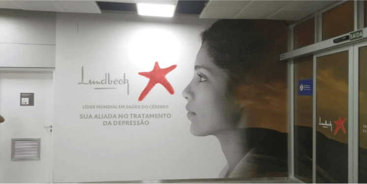 Ação publicitária realizada pela VX Comunicação para a marca Lundbeck no Aeroporto Internacional de Fortaleza – CE, durante o congresso anual de psiquiatria.