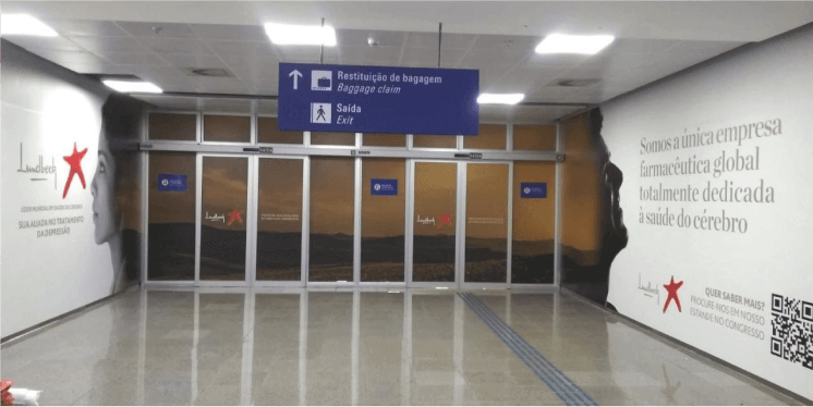 Ação publicitária realizada pela VX Comunicação para a marca Lundbeck no Aeroporto Internacional de Fortaleza – CE, durante o congresso anual de psiquiatria.