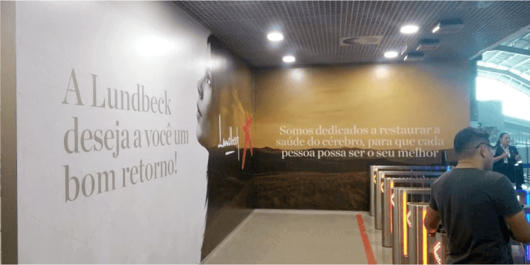 Ação publicitária realizada pela VX Comunicação para a marca Lundbeck no Aeroporto Internacional de Fortaleza – CE, durante o congresso anual de psiquiatria.