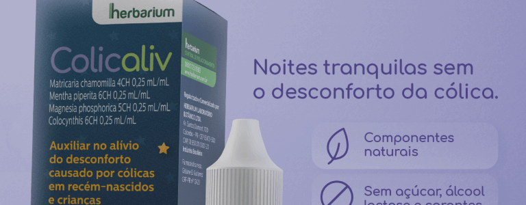 Peça publicitária desenvolvida pela VX Comunicação para a marca Colicaliv contendo, sobre o fundo azul decorado com nuvens brancas, a embalagem do medicamento Colicaliv.